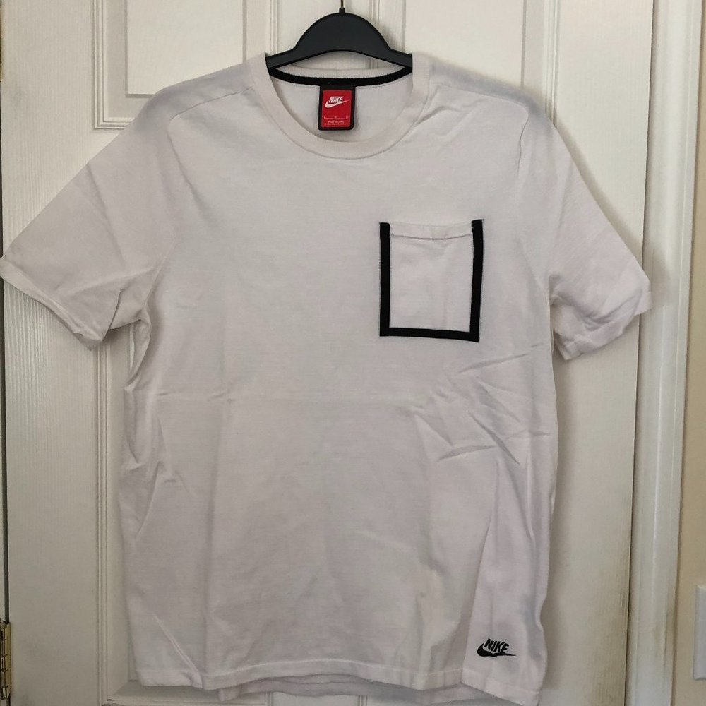 Nike Short Sleeve Crew Neck Shirt Size: L